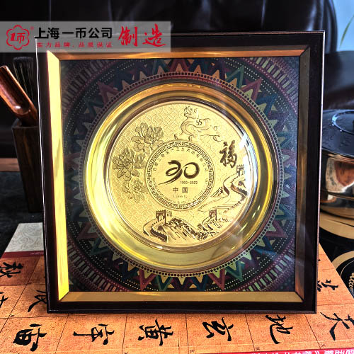公司福利給5年老員工獎勵，純金金盤定制。